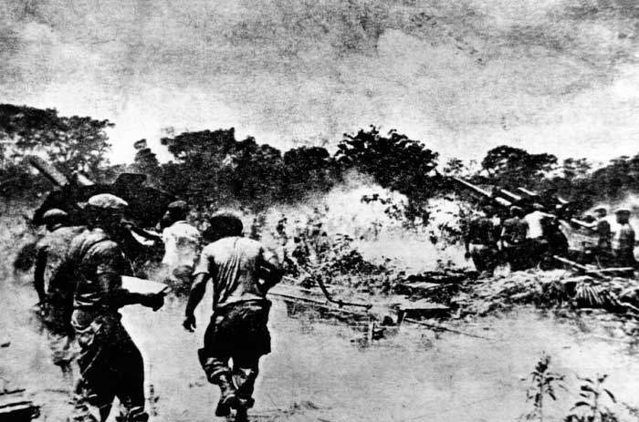 1961: Fighting during the unsuccessful US invasion at Bay of Pigs