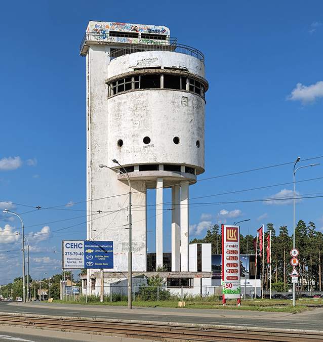 Белая башня была построена в 1928–1931 годах Белая башня была построена в 1928–1931 годах