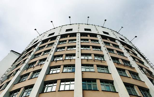 Корпус № 1 "Городка чекистов", построенный в 1933 году (сейчас гостиница "Исеть") Корпус № 1 "Городка чекистов", построенный в 1933 году (сейчас гостиница "Исеть")