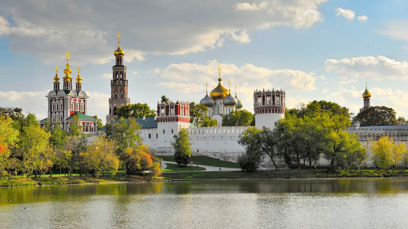 Nizhny Novgorod. The metro stepped over the river Nizhny Novgorod. The metro stepped over the river