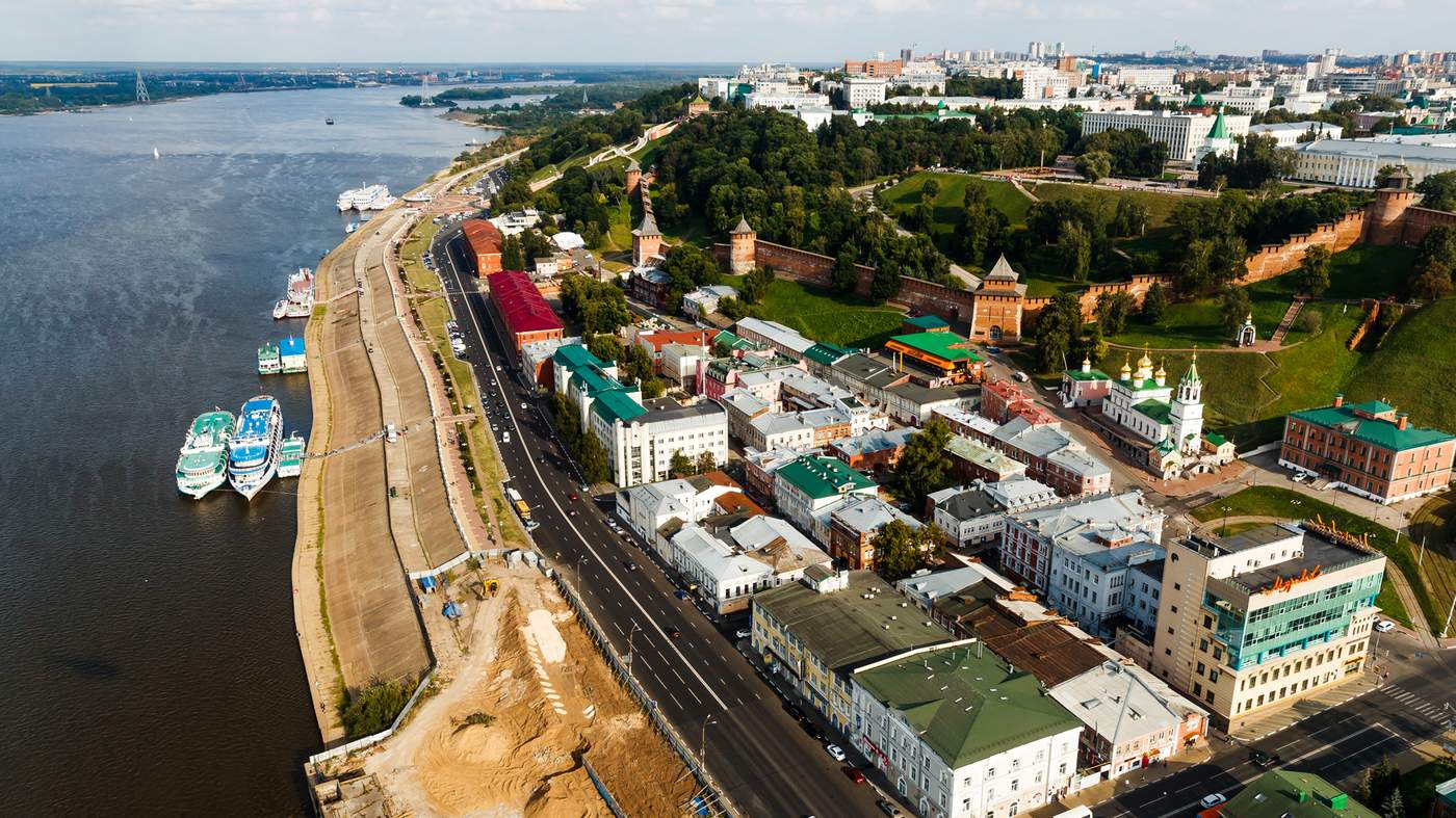Nizhny Novgorod. The metro stepped over the river Nizhny Novgorod. The metro stepped over the river