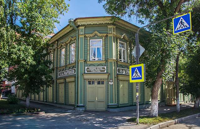 At the crossroads of Lenin and Rabochaya Streets