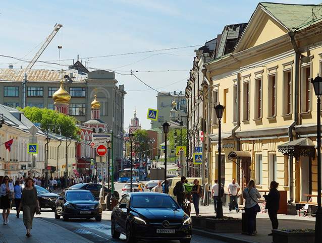 The area around Kitai Gorod metro station