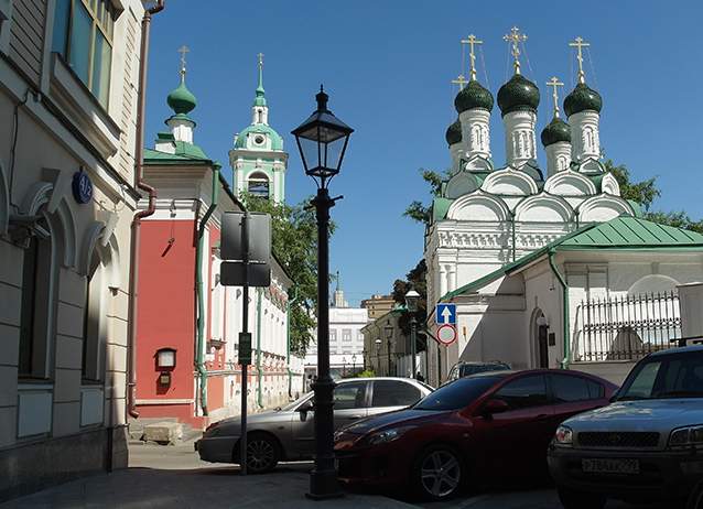 Chernigovsky Lane in Zamoskvorechye