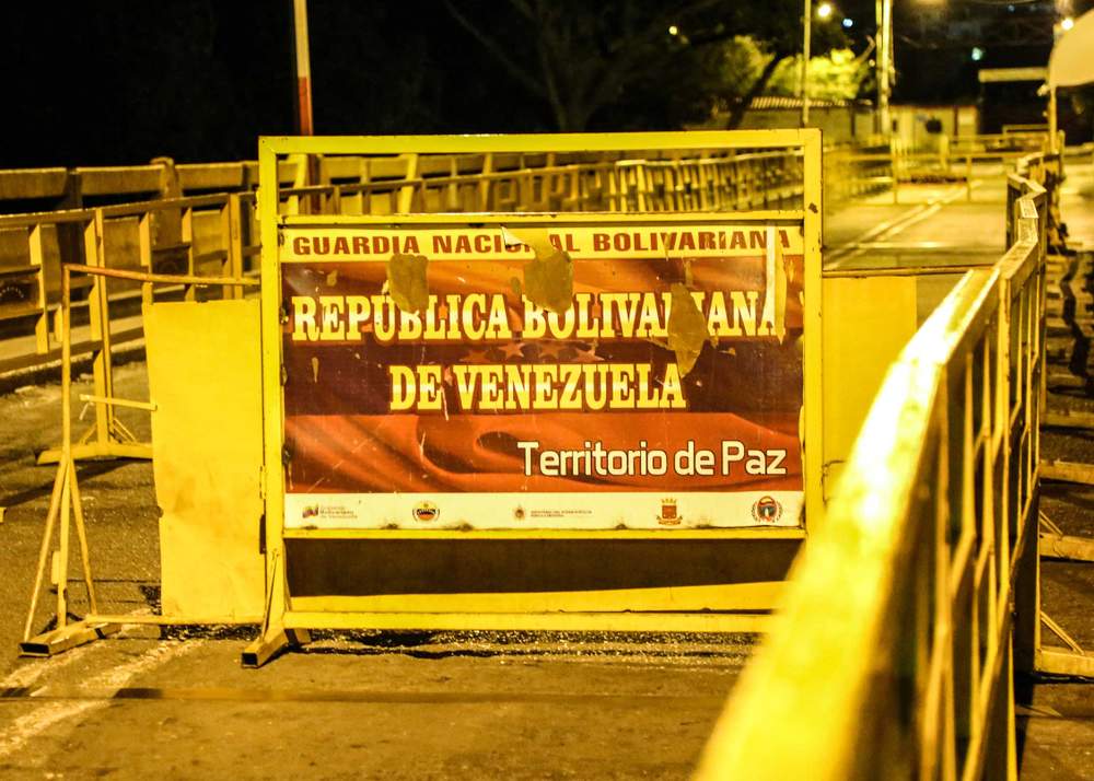 The sign reads &quot;Territorio de Paz&quot; or Territory of Peace.