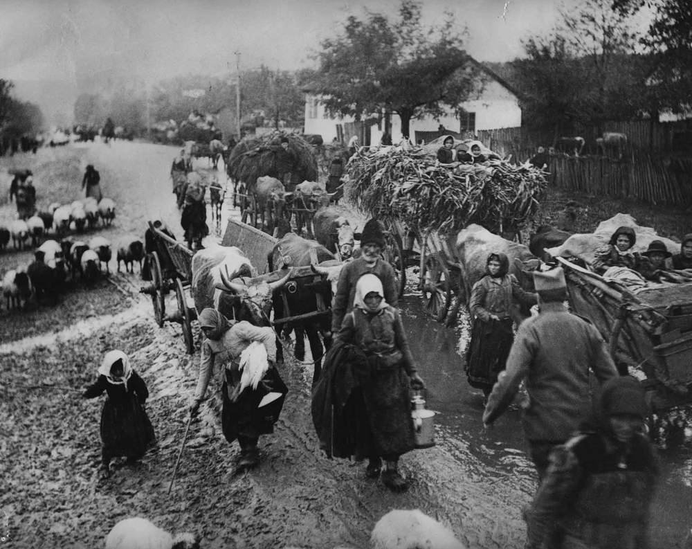 1915: Refugees during the Serbian retreat