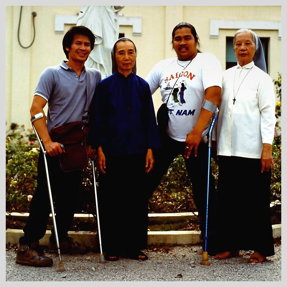 David và Túy gặp Sơ Desiree (phải) David và Túy gặp Sơ Desiree (phải)