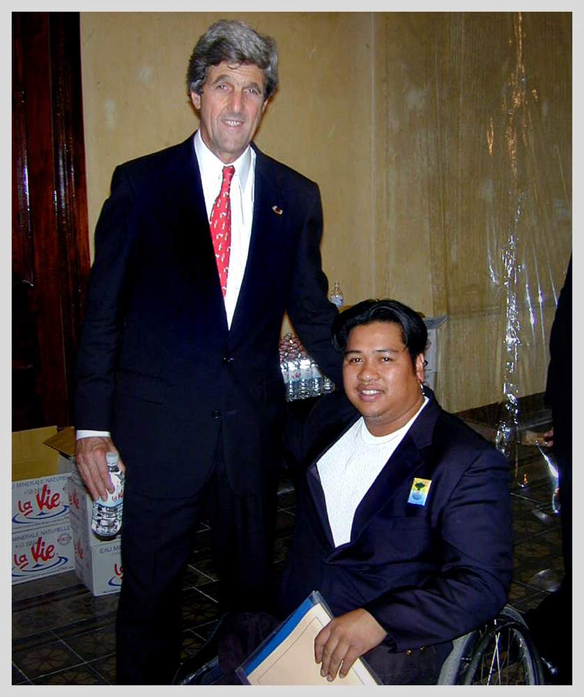 Thượng nghị sỹ John Kerry và Túy Thượng nghị sỹ John Kerry và Túy
