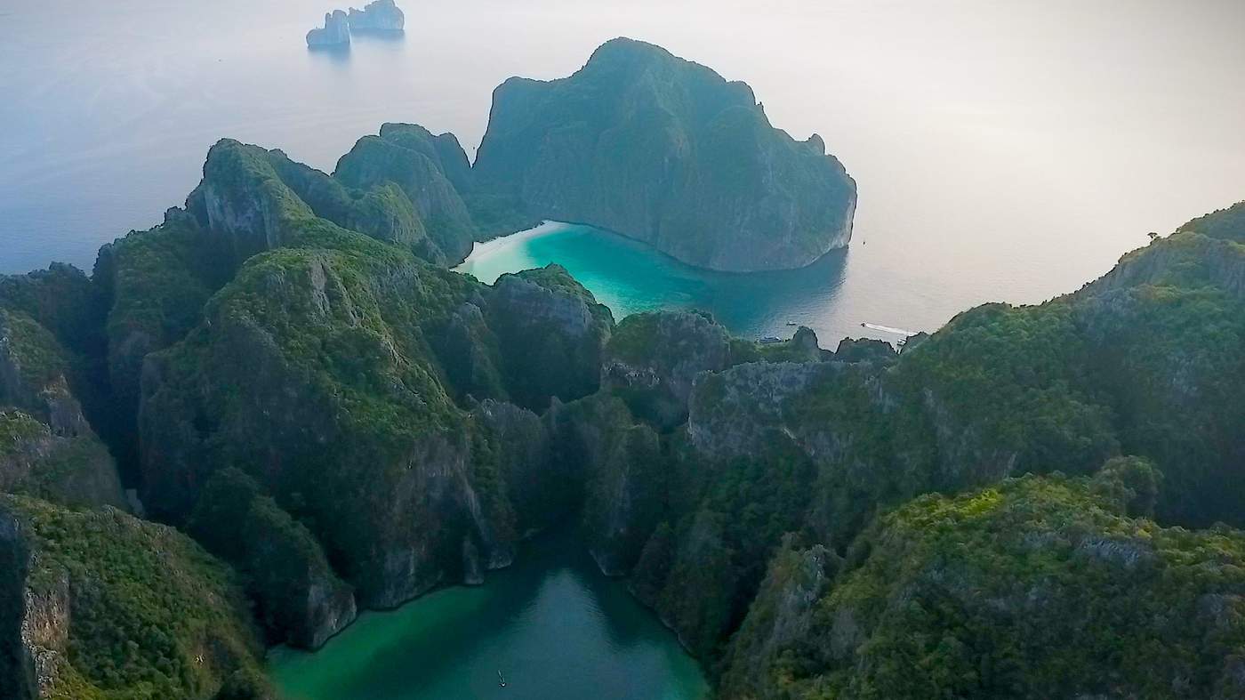 The beach nobody can touch - BBC News