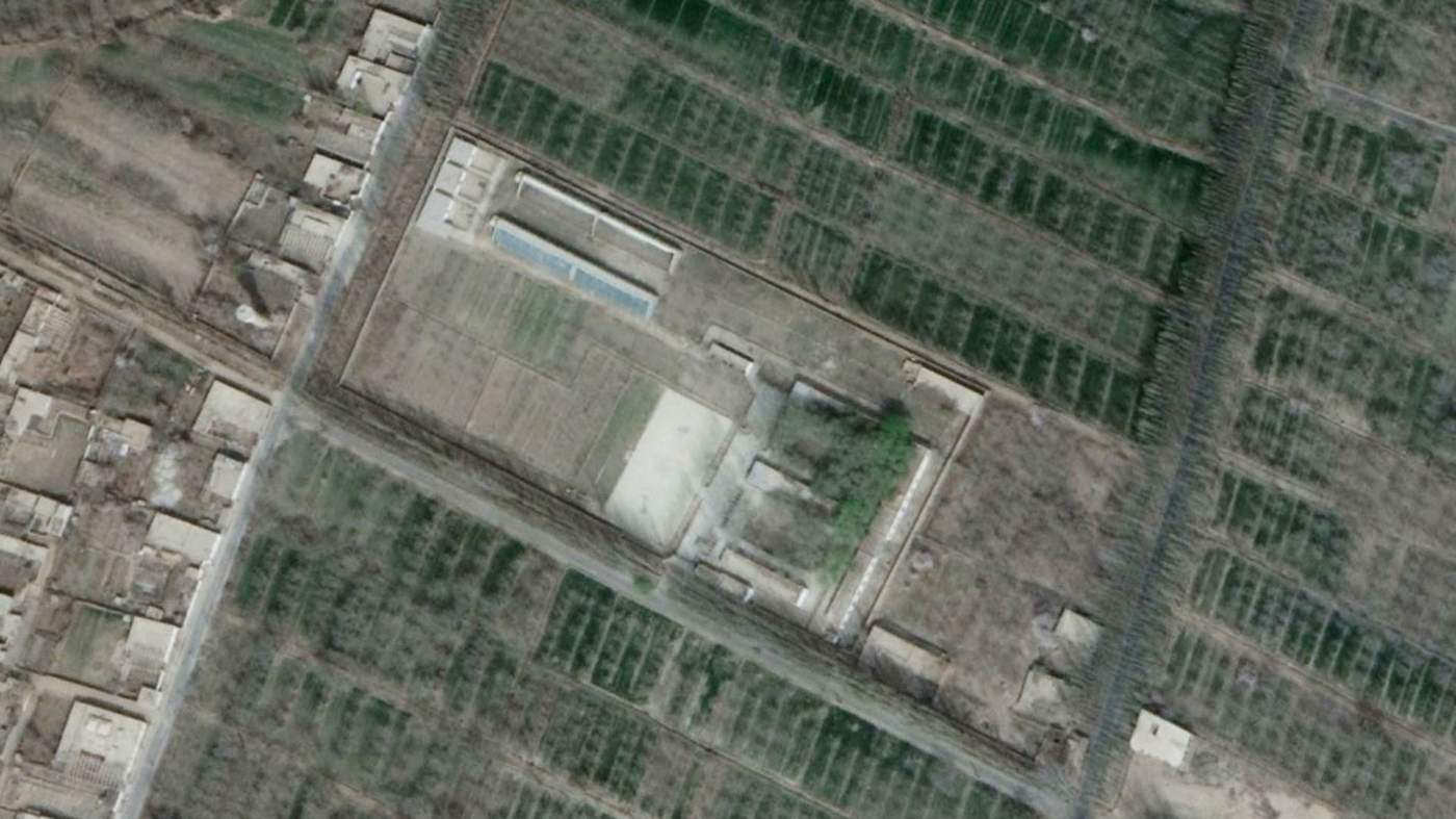 2018年的衛星圖像顯示阿布來提被拘留、位於和田的營地