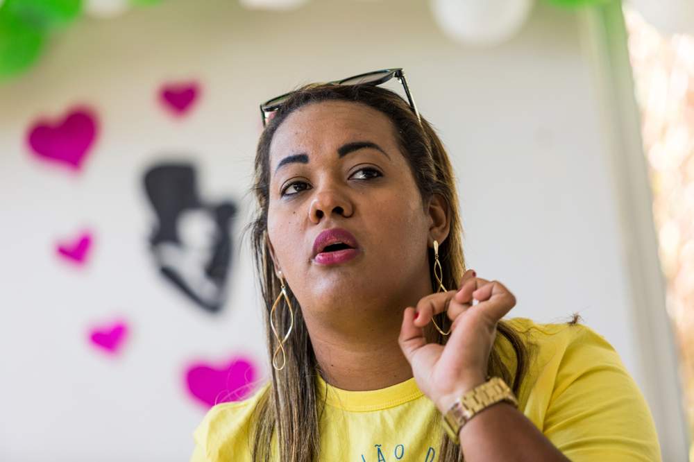 Germana Soares durante a palestra para os pais: sobre direitos e deveres