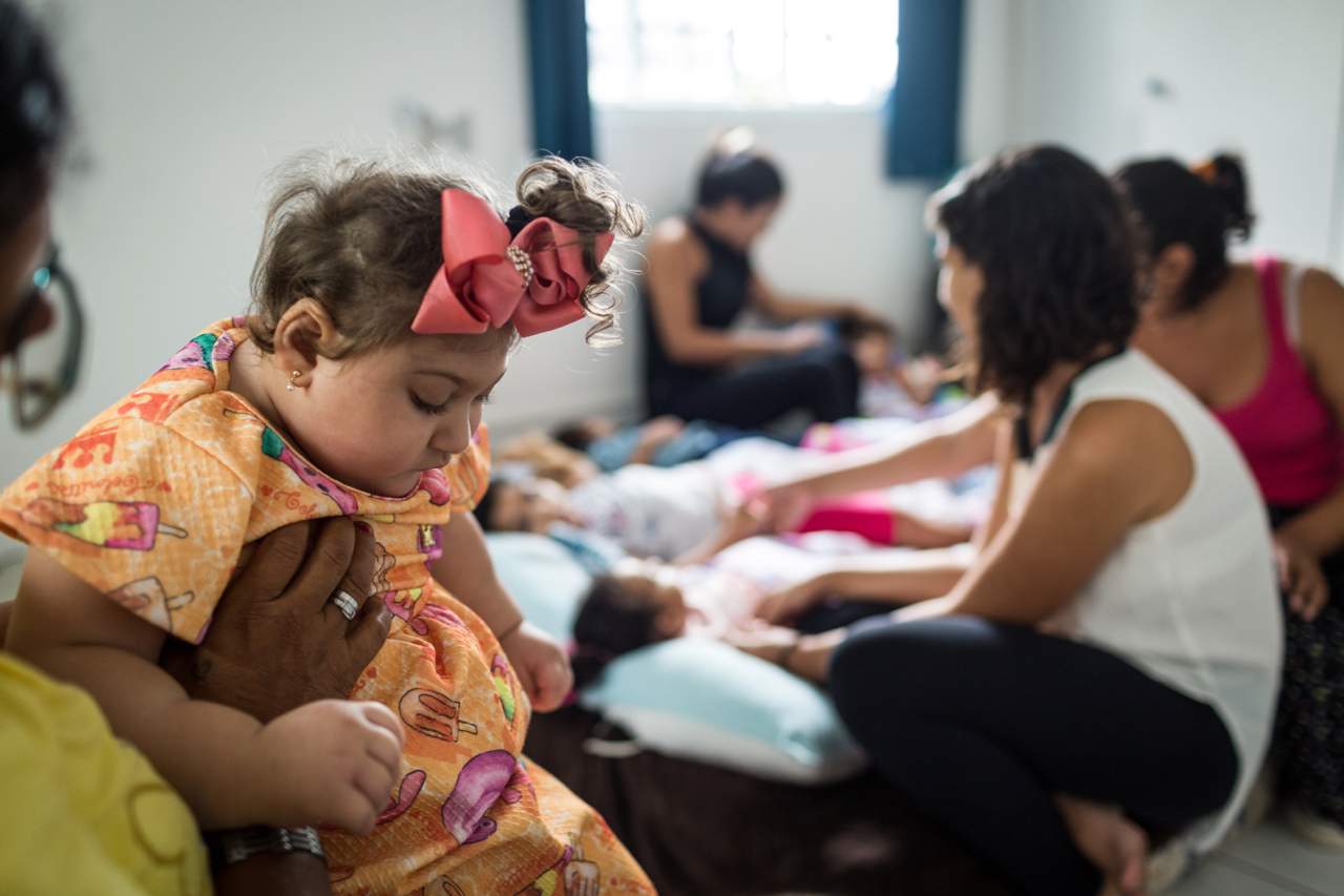 Maria Fernanda, filha de Helen de Souza, que se mudou de Manaus para Recife em busca de melhor tratamento 