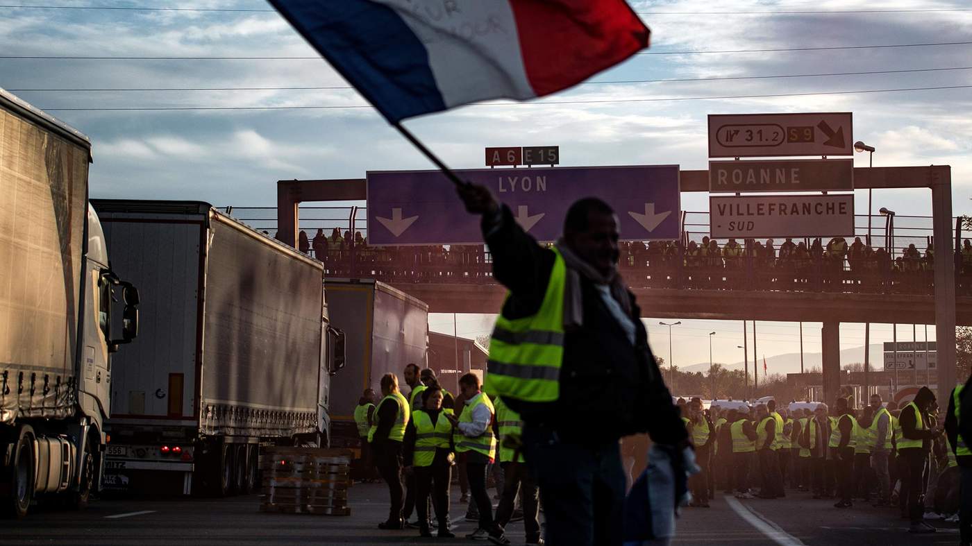 Who are the gilets jaunes and what do they want?, France