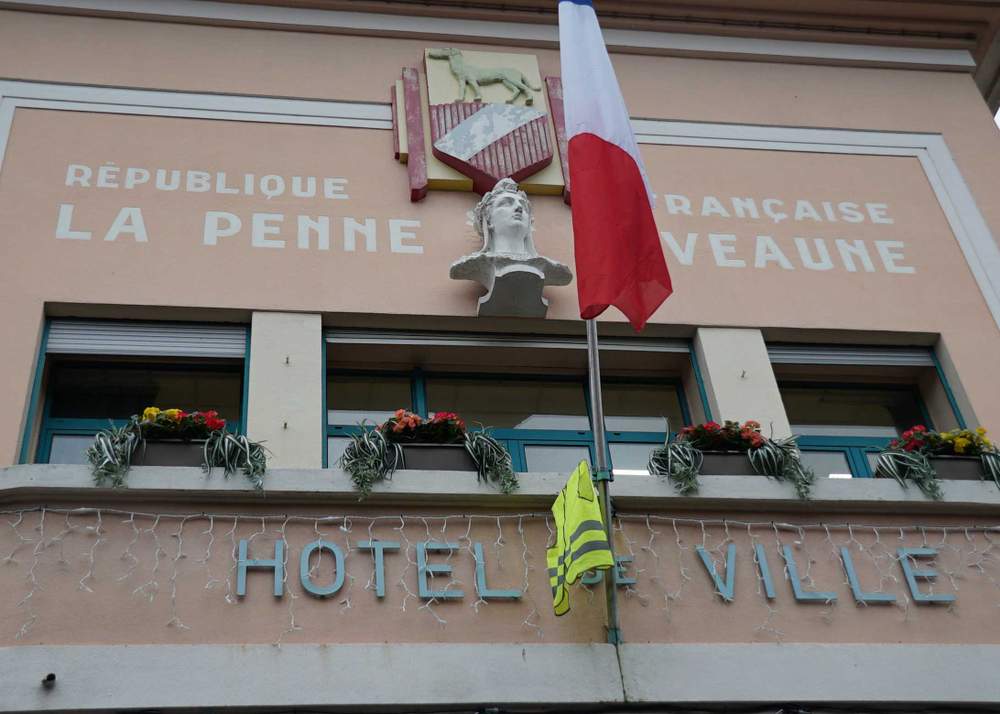 The gilets jaunes  BBC News