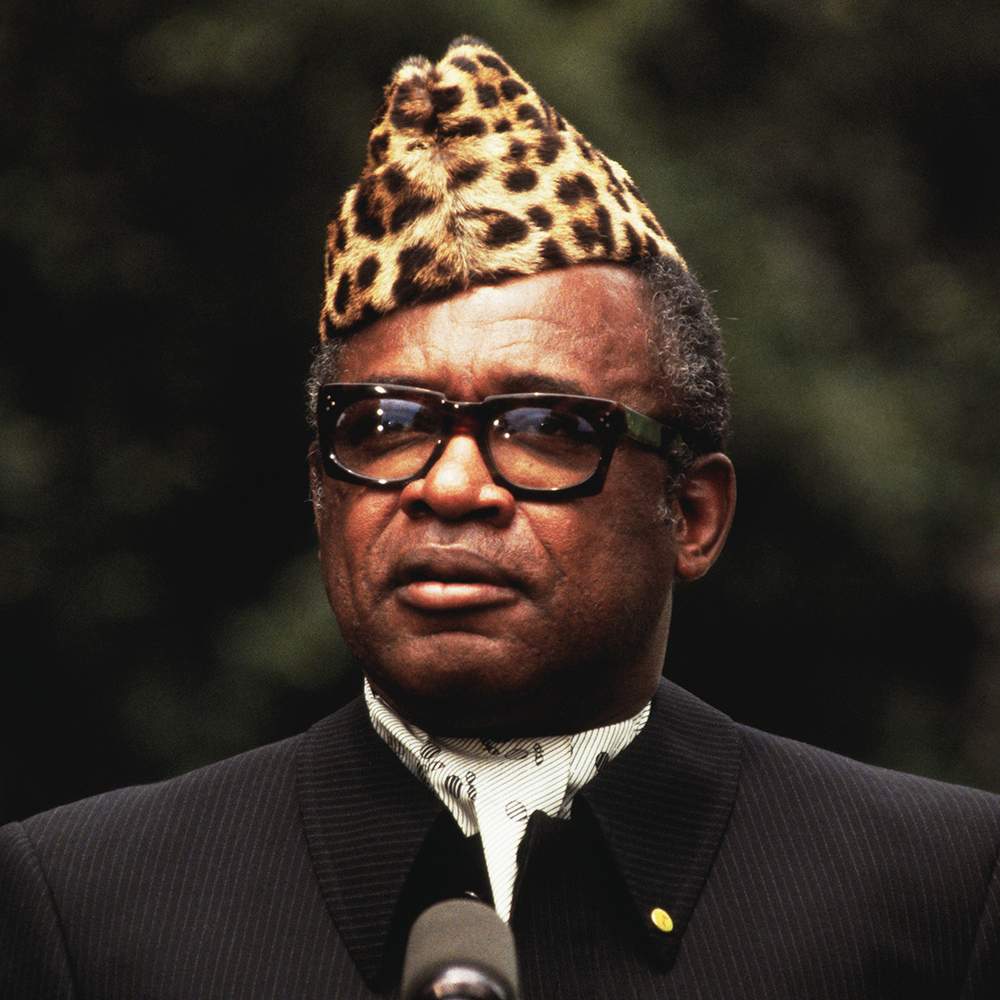 Mobutu Sese Seko (1984) et ci dessous une pancarte à Lubumbashi: “Merci citoyen président. Mobutu Sese Seko notre seul espoir.” (1979)
