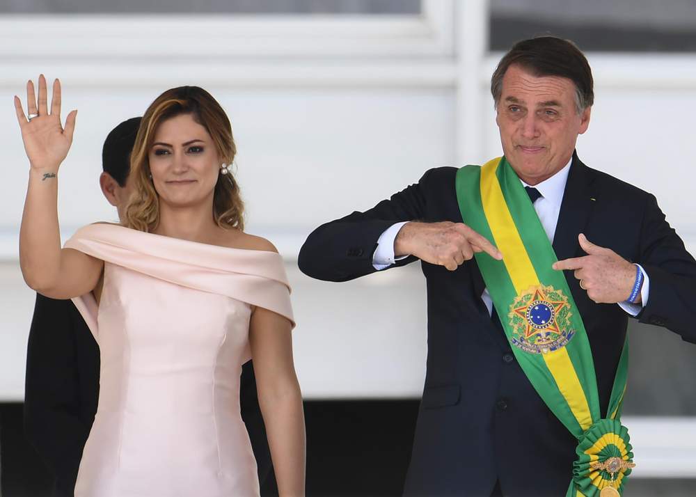 Bolsonaro receives the presidential sash