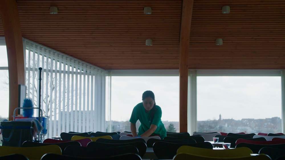 หลังจากแต่งงาน หลานสาวของสมหมายก็ตั้งต้นทำงานเพื่อหาเงินด้วยตัวเอง (รูป : Henrik Bohn Ipsen)