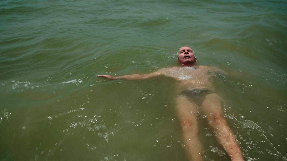 สามีของสมหมายในฉากหนึ่งในสารคดี(รูป : Henrik Bohn Ipsen)