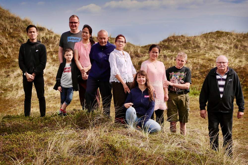 ซิน่าและตัวละครในสารคดี (รูป : Christian Vium)