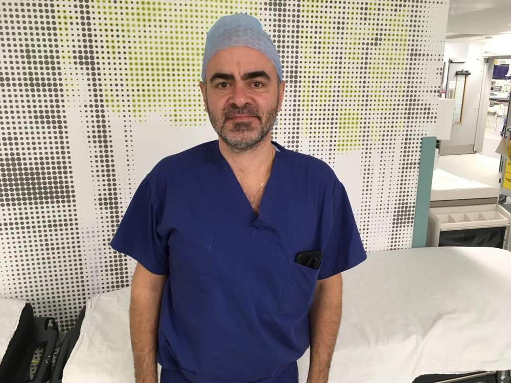 Doktor De Kopi, konsultant hirurg pedijatar u bolnici Grejt osmond strit Doktor De Kopi, konsultant hirurg pedijatar u bolnici Grejt osmond strit
