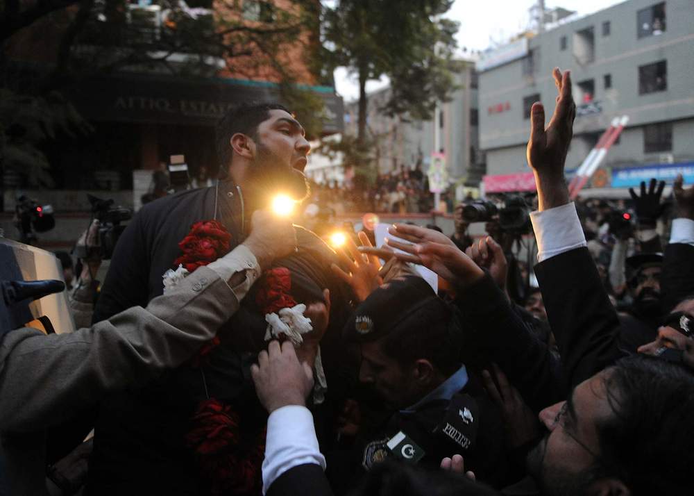 ممتاز قادری عدالت میں پیشی کے موقع پر ممتاز قادری عدالت میں پیشی کے موقع پر