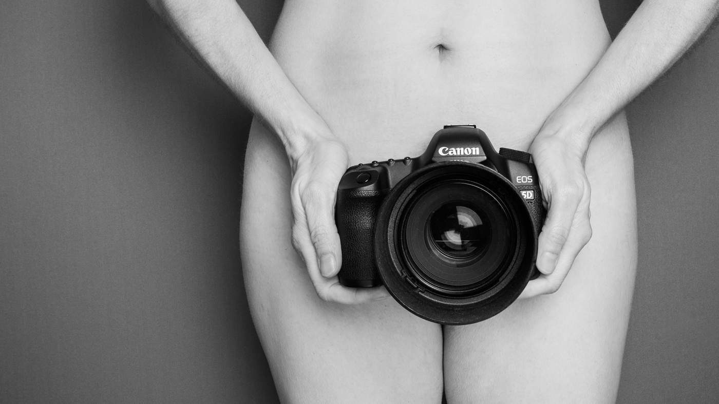 BARE REALITY: 100 women and their breasts by Laura Dodsworth