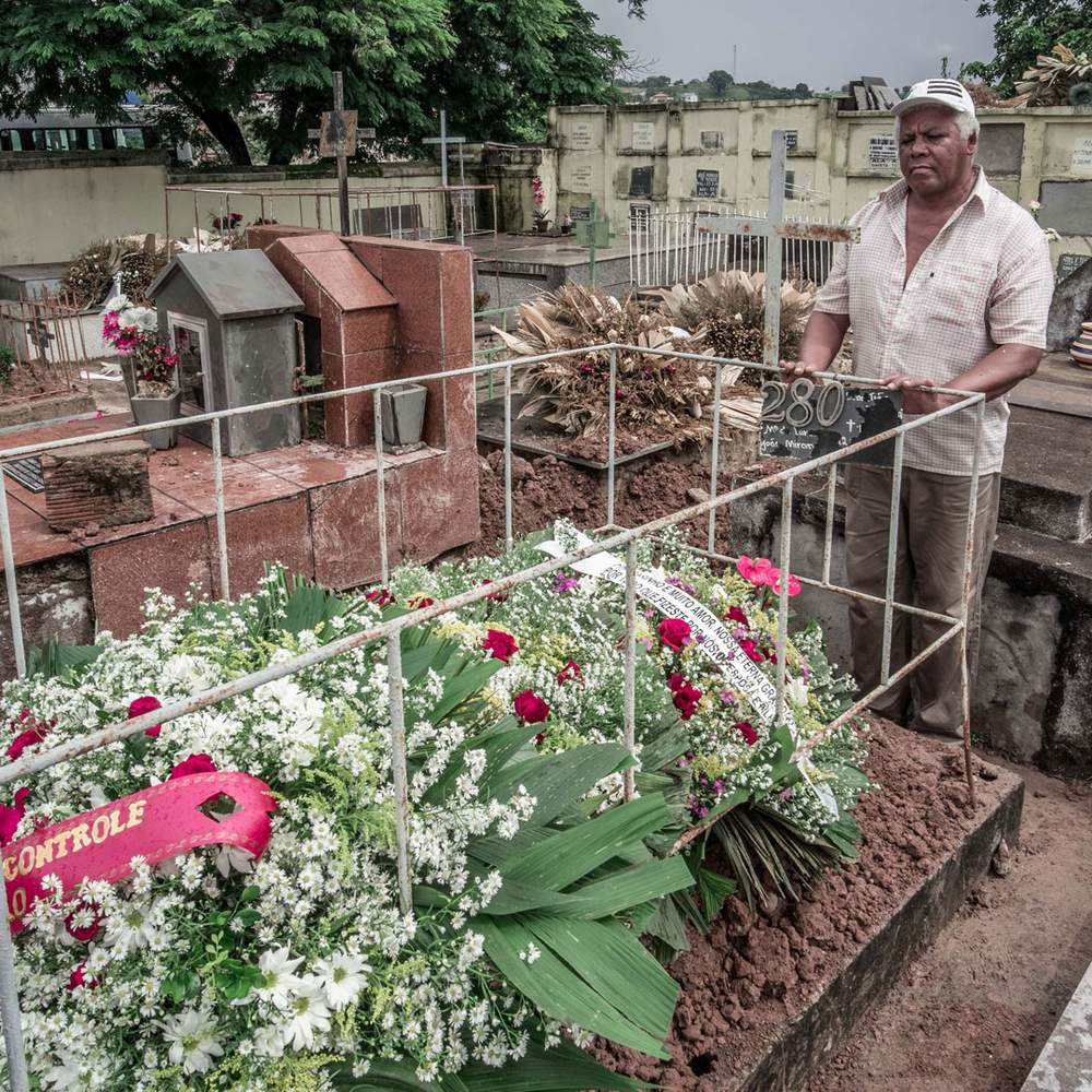 Due to the number of casualties, Atenaguos Moreira de Jesus only discovered his friend had died on the day of his burial