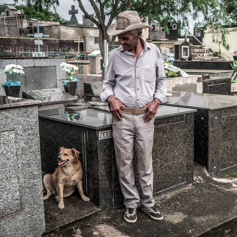 Darcy Dias da Cunha and his dog