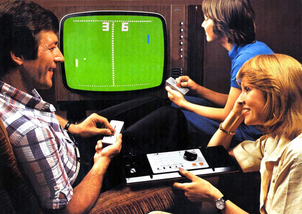 Family playing Pong, 1977(Alamy)
