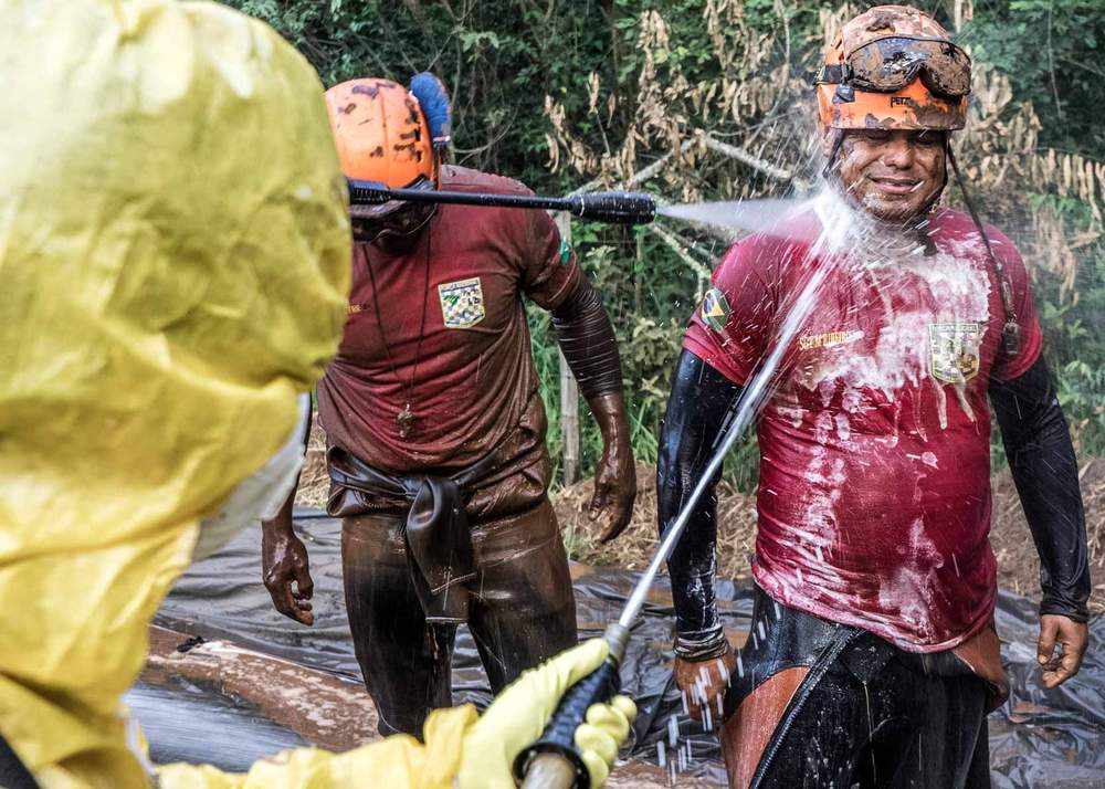 Estação de lavagem para descontaminação