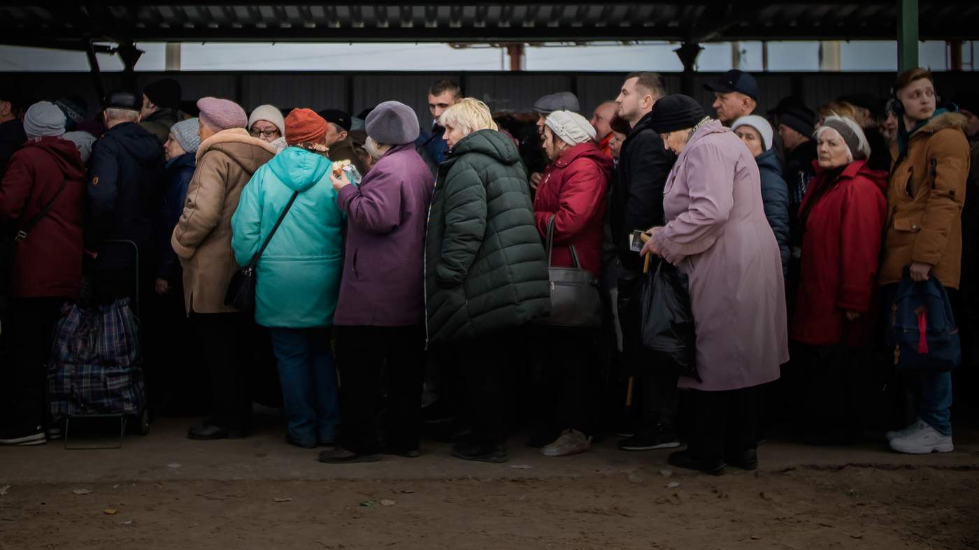 The Killer Queues Of Ukraine   BBC News