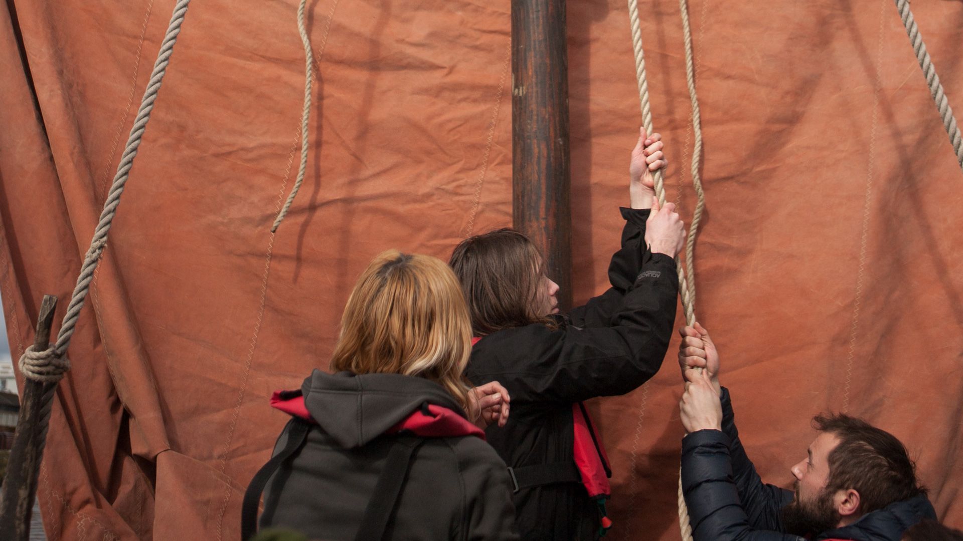 Lifting the sail