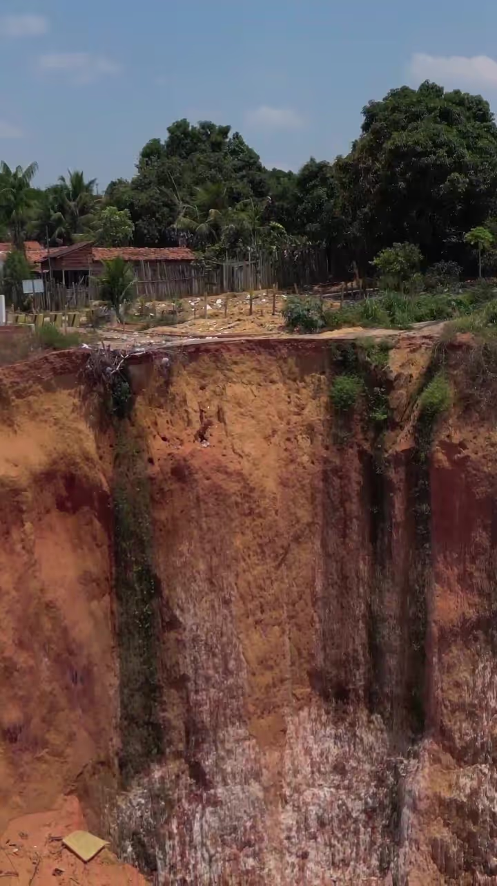 Sebuah lubang raksasa di Buriticupu, Brasil