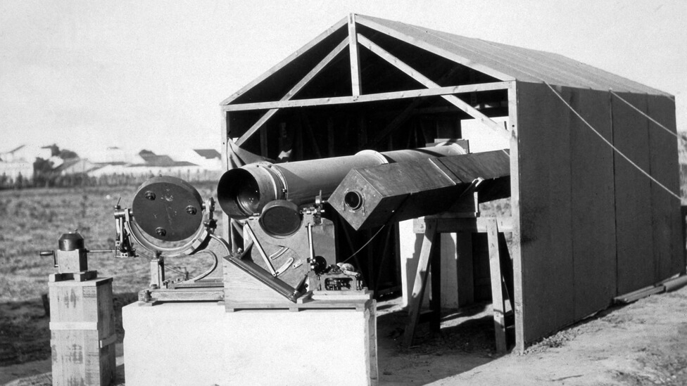 Los británicos llevaron instrumentos que permitieron proyectar los rayos solares sobre un punto fijo. Dos espejos móviles reflejaban la imagen del Sol hacia los telescopios. Foto: Museo de Ciencia de Londres
