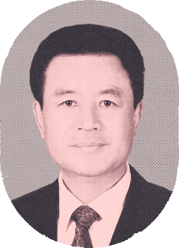 65歲的王小洪於去年6月接任公安部長。在此次「兩會」上，他兼任國務委員。
                         
                        王小洪曾是習近平在福建的舊部，兩人相識近20年。2015年，王小洪轉任北京公安局局長。去年中共「二十大」上，他兼任中央書記處書記，標誌著他權力的進一步鞏固。