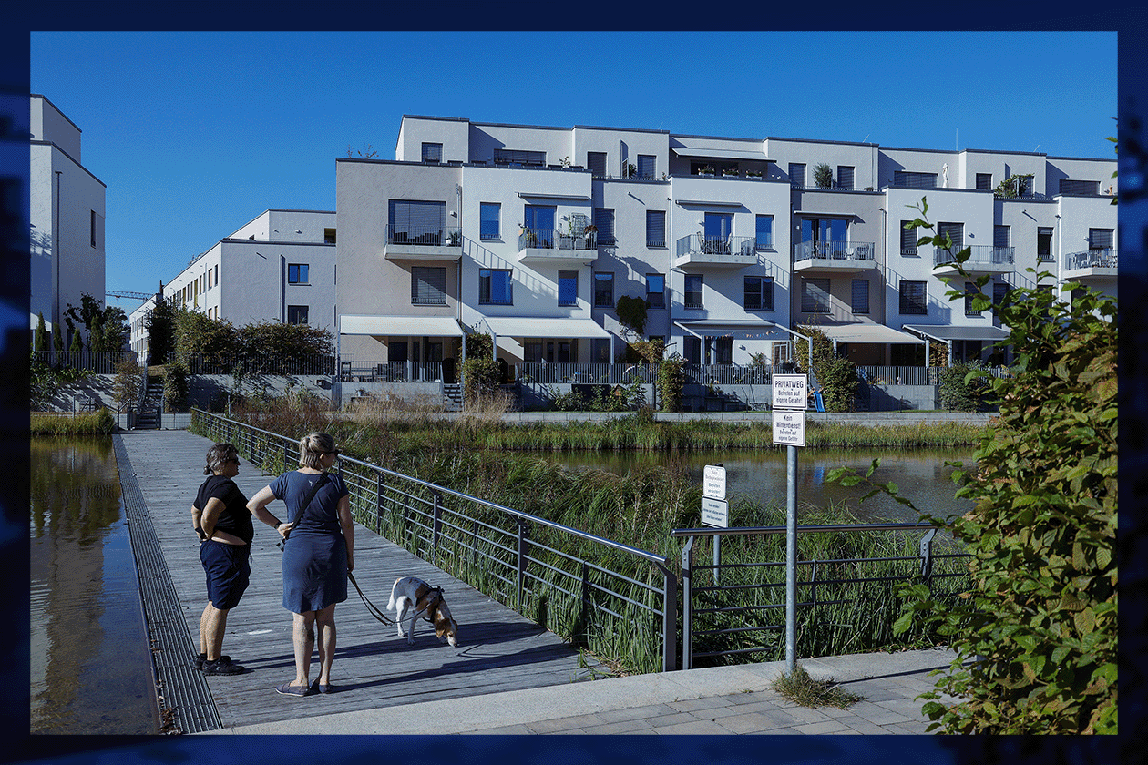 Berlin'deki bir konut kompleksinin olduğu görsel 