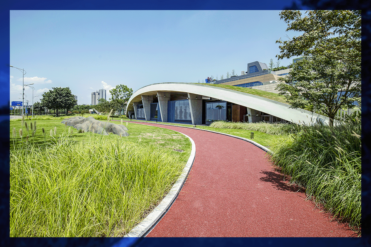 An image shows building with green roof in Chongqing, China.