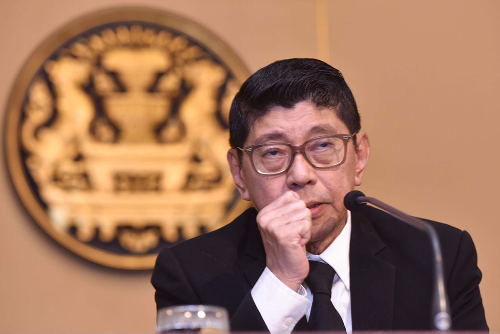 นายวิษณุ กล่าวว่า รัฐบาลชุดปัจจุบันไม่ใช่รัฐบาลรักษาการ เพราะรัฐธรรมนูญได้ให้อำนาจไว้ในบทเฉพาะกาล ว่าให้ปฏิบัติหน้าที่ไปจนกว่ารัฐบาลชุดใหม่จะเข้าถวายสัตย์ปฏิญาณ