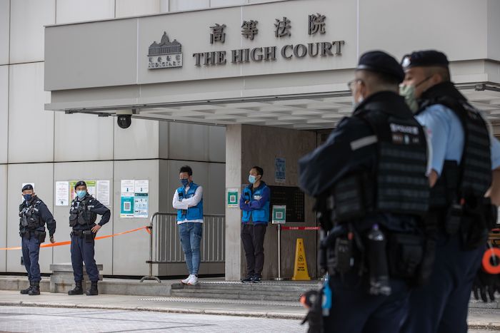 A number of police officers stand guard outside the Hong Kong High Court building (1/12/2022)