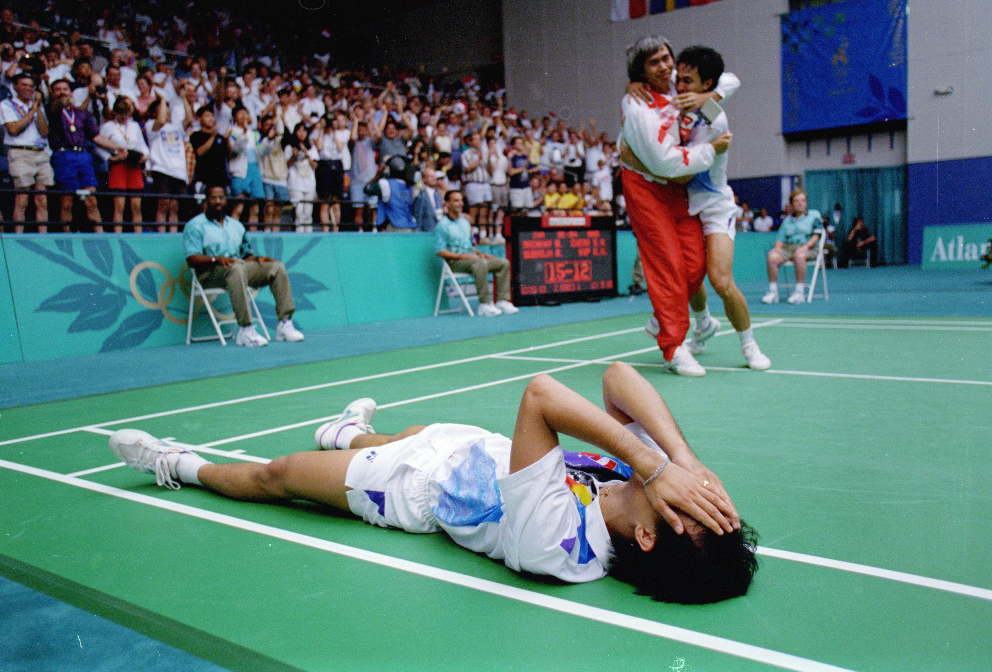 Yigitlar qattiq silkinib ketishadi Bakugan komikslari porno dunyosi va Dan