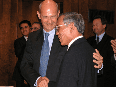 Tổng Giám đốc WTO Pascal Lamy và Sở trưởng Thương mại nước ta Trương Đình Tuyển.