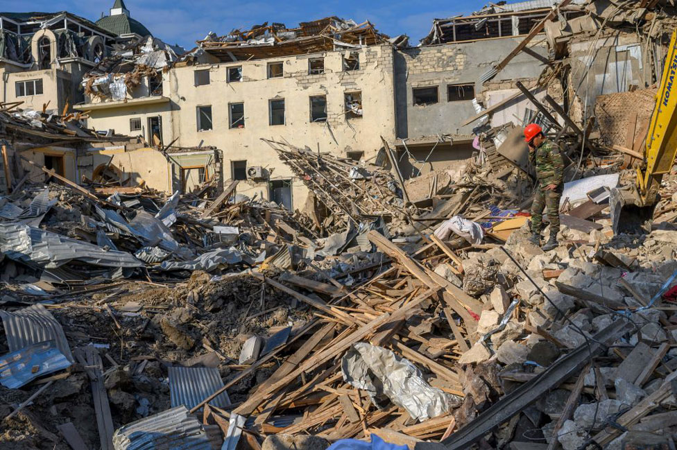 Gəncə şəhərinə gecə raket atılıb