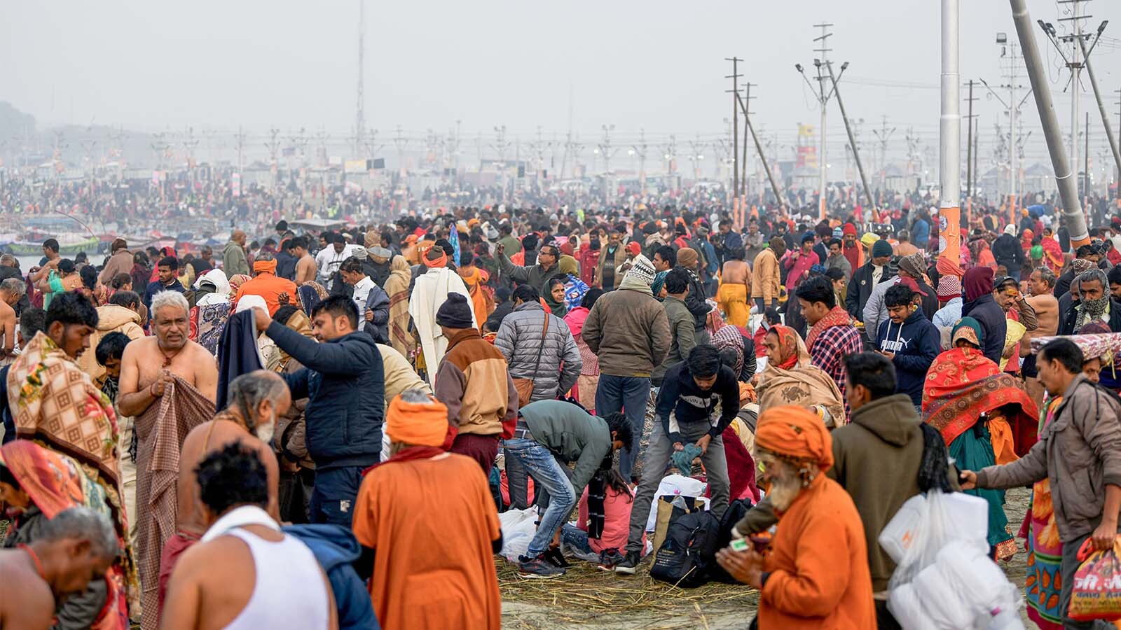 Image of crowd at Mahakumbh