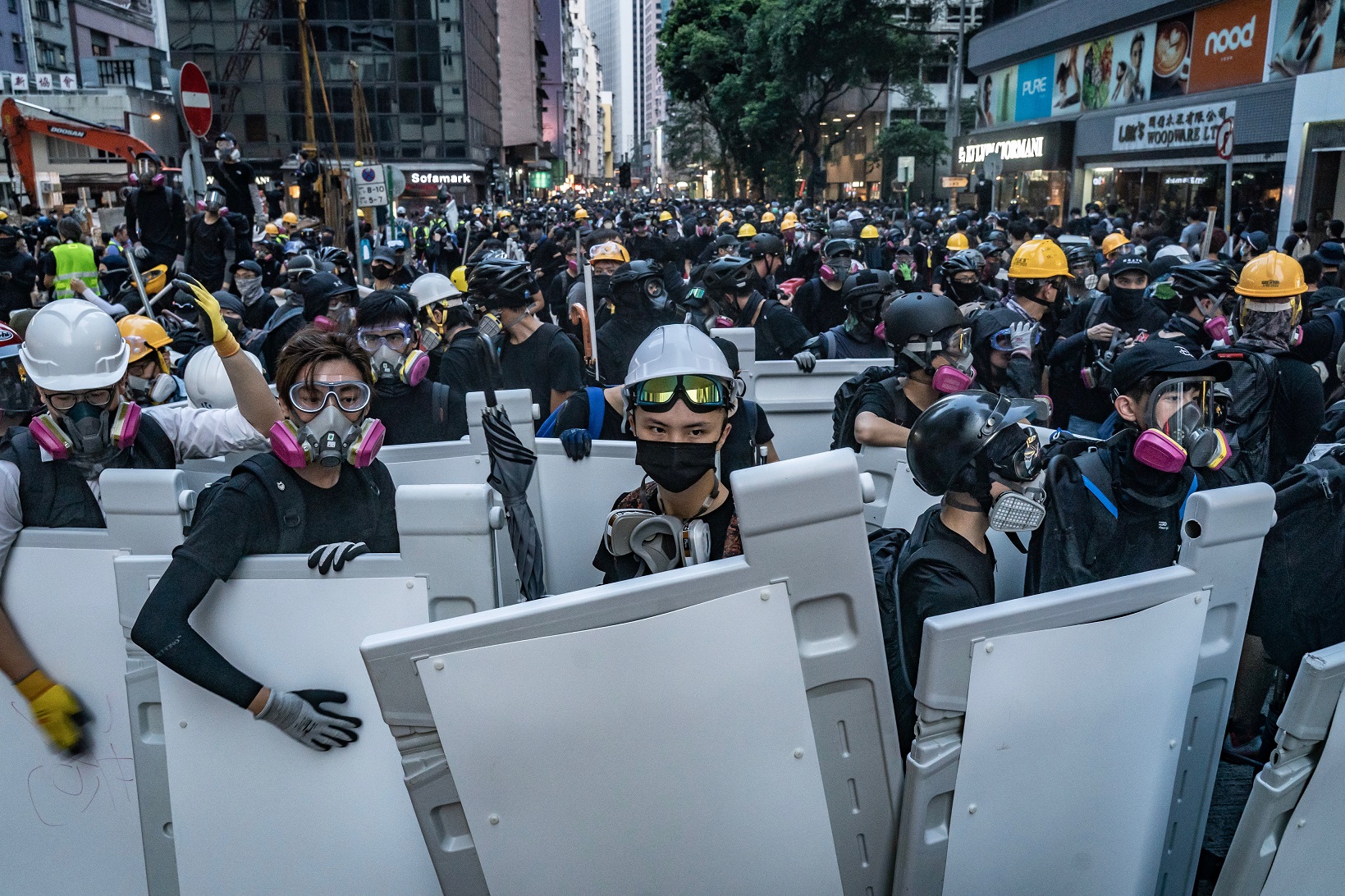 香港占中五周年：从雨伞运动的“和理非”到“反送中”的“勇武” - BBC News 中文