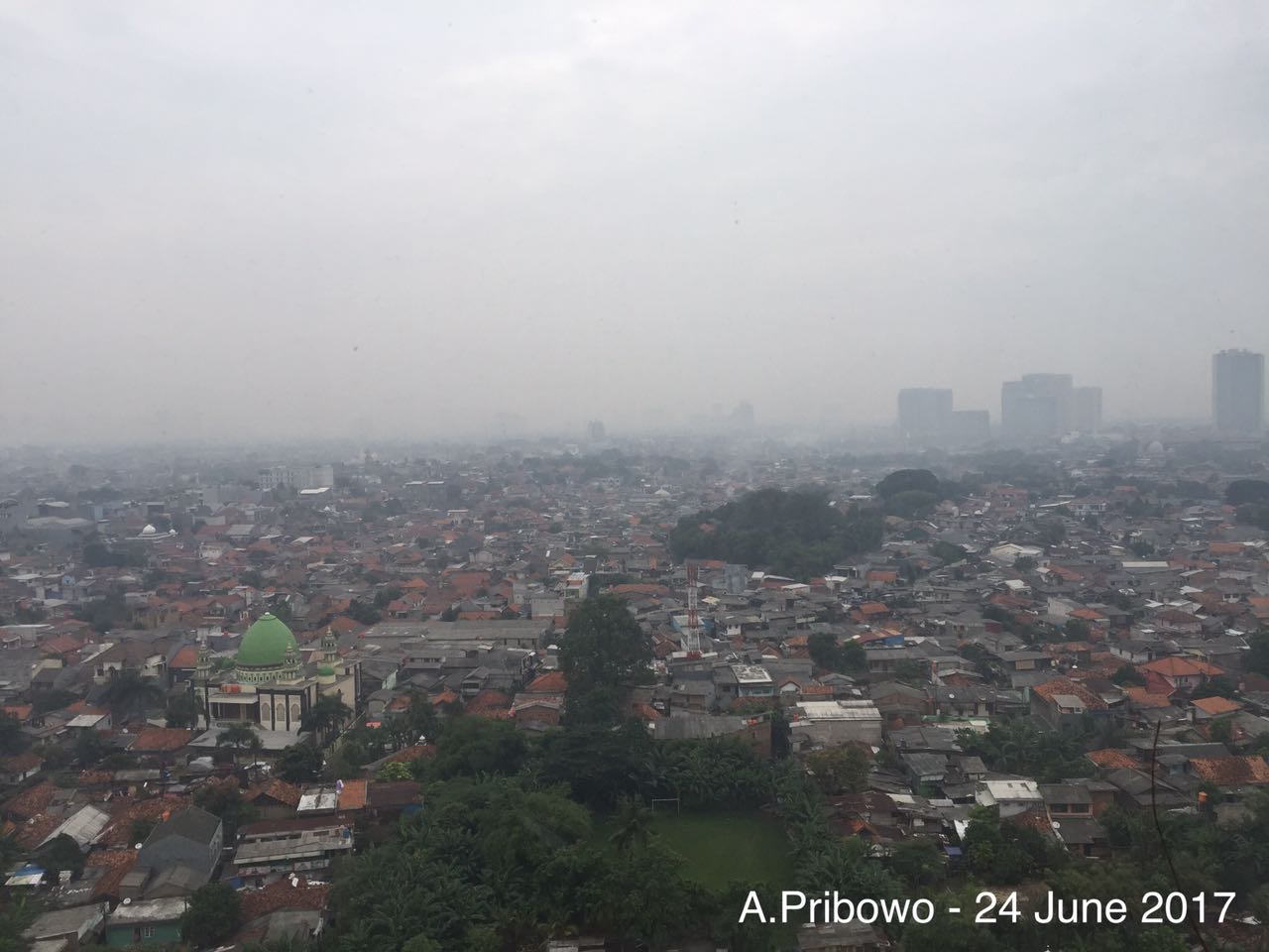 Perbandingan langit Jakarta.