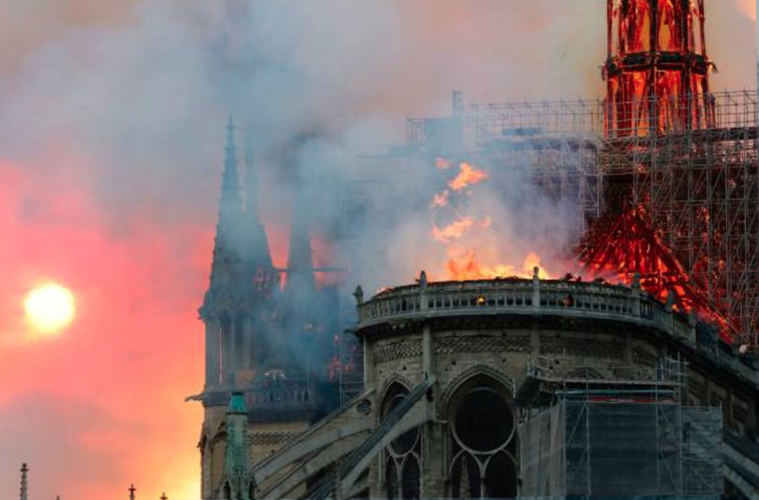 Image of Notre Dame with the tower missing