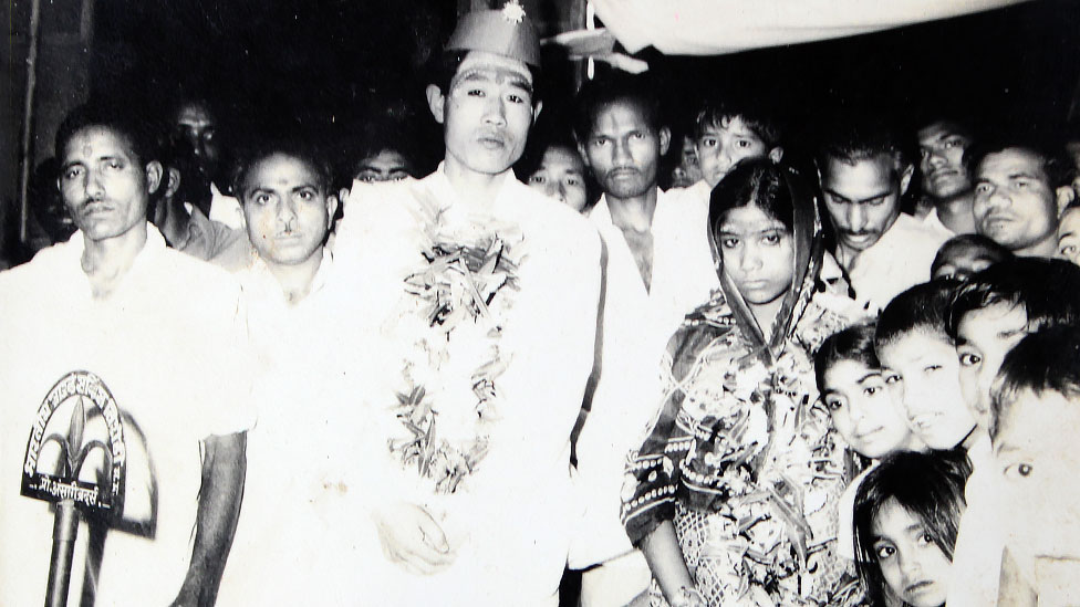 वांग की शादी 1975 में सुशीला से हुई